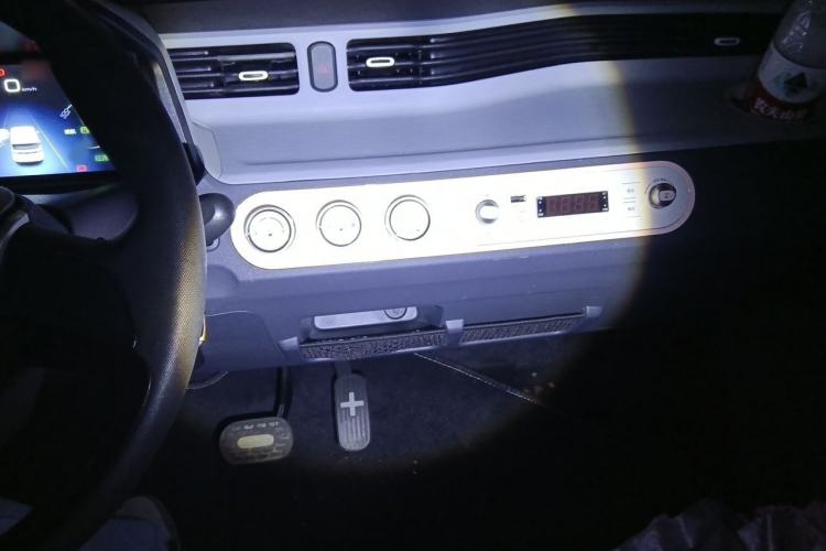 Used Wuling Hongguang MINIEV 2021 Macaron Premium Model – Lithium Iron Phosphate Audio And AC Panel
