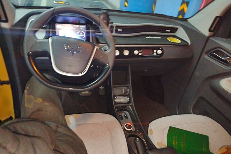 Used Wuling Hongguang MINIEV 2021 Macaron Premium Model – Lithium Iron Phosphate Center Console