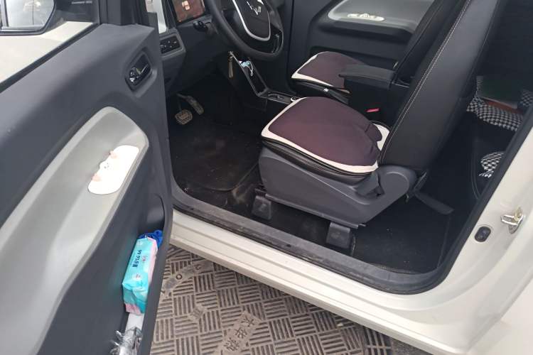 Used Wuling Hongguang MINIEV 2021 Macaron Sandwich Model 120 km Lithium NMC Driver Seat