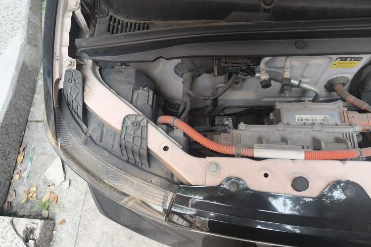 Used Wuling Hongguang MINIEV 2021 Macaron Premium Model – Lithium Iron Phosphate Engine Bay Right