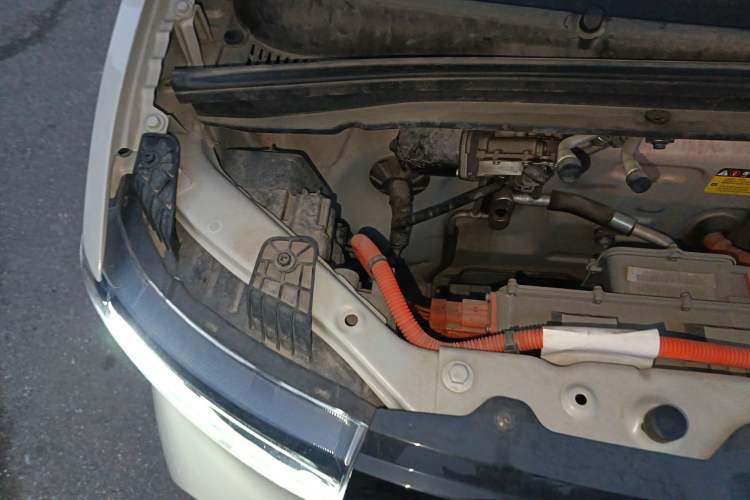 Used Wuling Hongguang MINIEV 2021 Macaron Sandwich Model 120 km Lithium NMC Engine Bay Right
