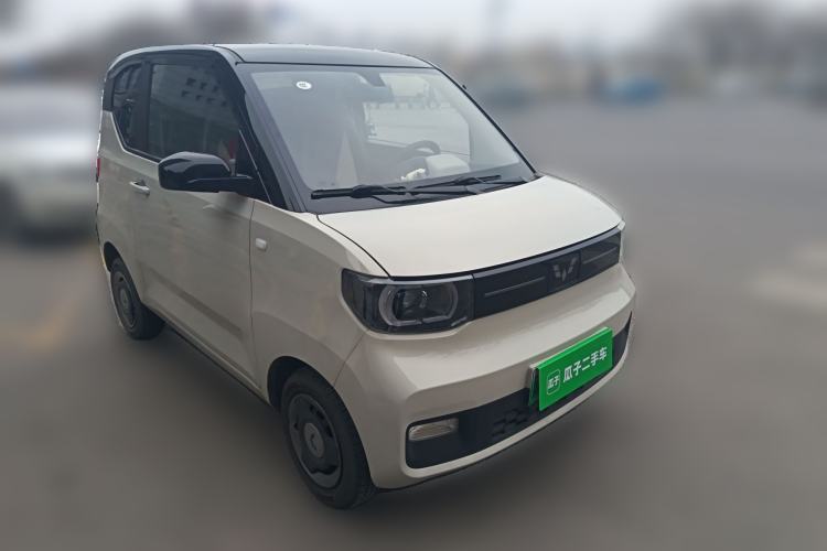Used Wuling Hongguang MINIEV 2021 Macaron Sandwich Model 120 km Lithium NMC Front Right 45 Deg