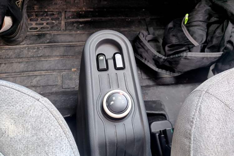 Used Wuling Hongguang MINIEV 2021 Macaron Premium Model – Lithium Iron Phosphate Gear Lever