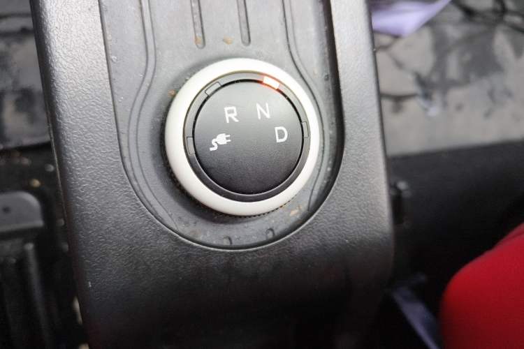 Used Wuling Hongguang MINIEV 2021 Macaron Premium Model – Lithium-NMC Gear Lever