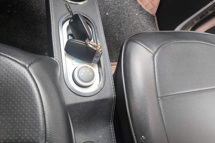 Used Wuling Hongguang MINIEV 2021 Macaron Premium Model – Lithium Iron Phosphate Gear Lever