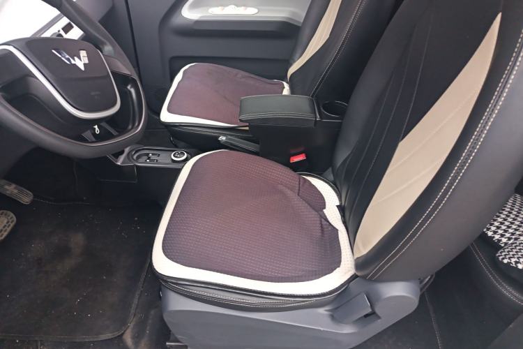 Used Wuling Hongguang MINIEV 2021 Macaron Sandwich Model 120 km Lithium NMC Left Front Seat
