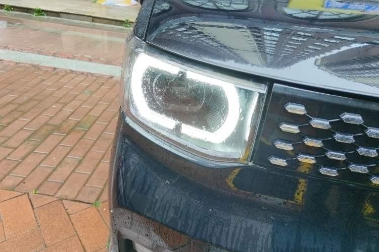 Used Wuling Hongguang MINIEV 2021 Macaron Premium Model – Lithium-NMC Right Front Headlight