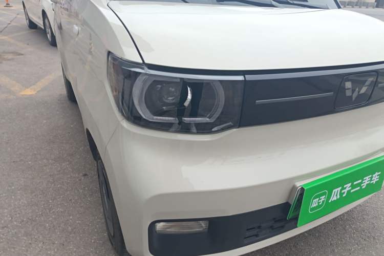 Used Wuling Hongguang MINIEV 2021 Macaron Sandwich Model 120 km Lithium NMC Right Front Headlight