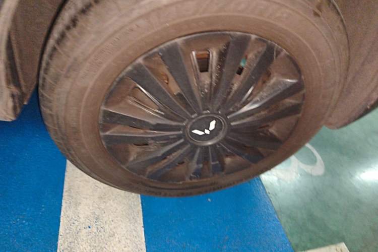 Used Wuling Hongguang MINIEV 2021 Macaron Premium Model – Lithium Iron Phosphate Right Front Wheel Hub