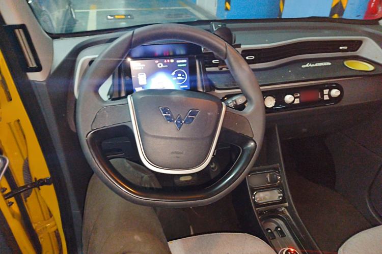 Used Wuling Hongguang MINIEV 2021 Macaron Premium Model – Lithium Iron Phosphate Steering Wheel