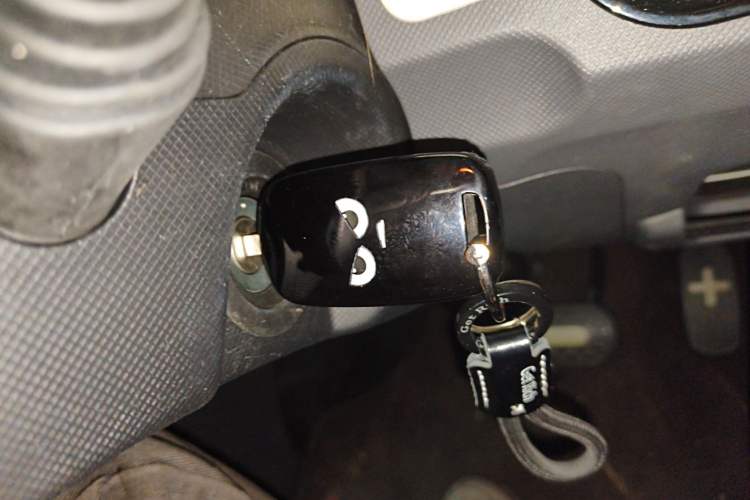 Used Wuling Hongguang MINIEV 2021 Macaron Premium Model – Lithium Iron Phosphate Vehicle Key