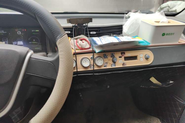 Used Wuling Hongguang MINIEV 2021 Macaron Premium Model – Lithium Iron Phosphate Audio And AC Panel