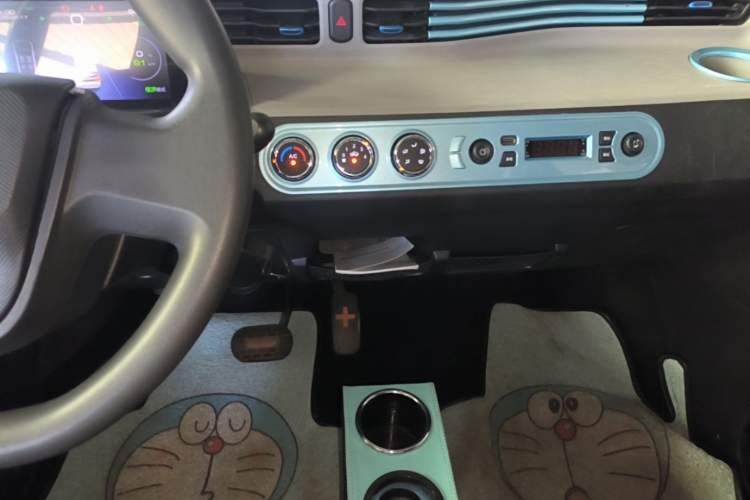 Used Wuling Hongguang MINIEV 2021 Macaron Premium Model – Lithium Iron Phosphate Audio And AC Panel