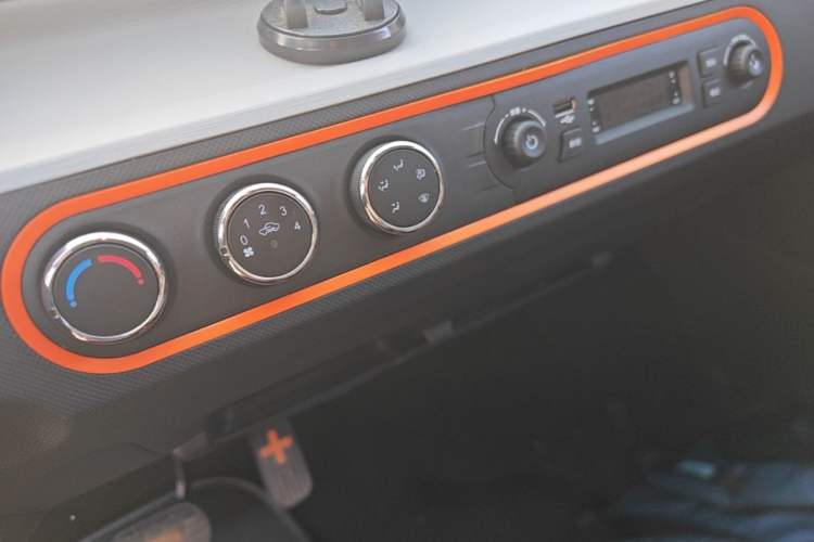 Used Wuling Hongguang MINIEV 2021 Macaron Fashion Model Lithium Iron Phosphate Audio And AC Panel