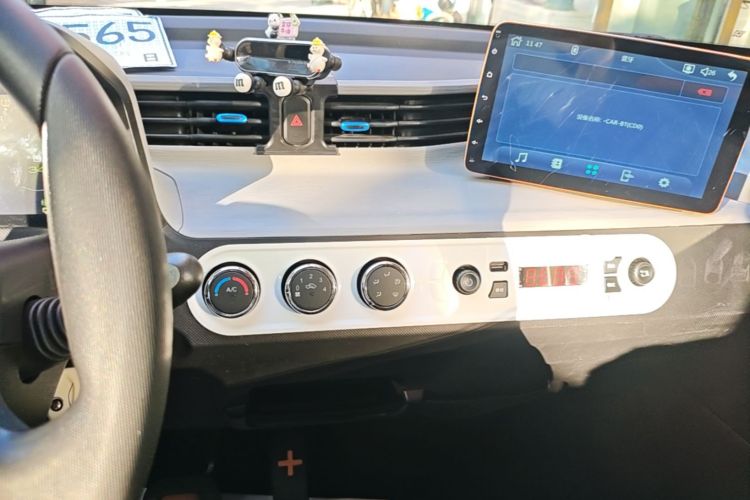 Used Wuling Hongguang MINIEV 2021 Macaron Premium Model – Lithium Iron Phosphate Audio And AC Panel