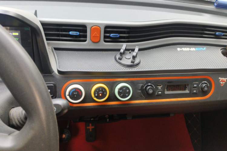 Used Wuling Hongguang MINIEV 2021 Macaron Fashion Edition Lithium-Ion Battery Audio And AC Panel