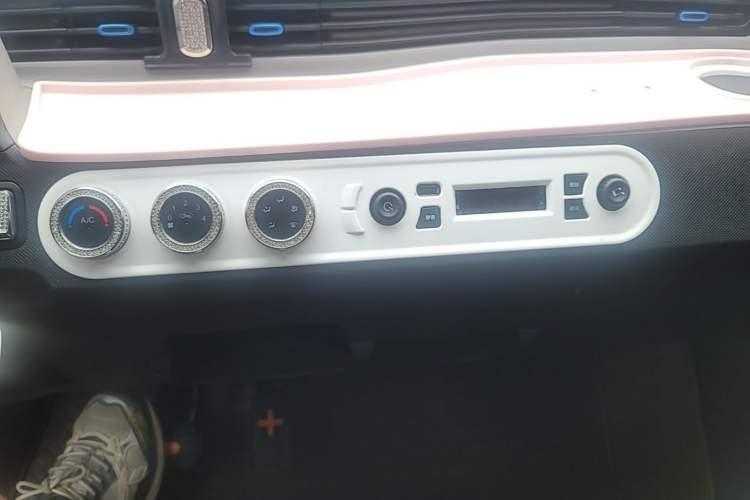 Used Wuling Hongguang MINIEV 2021 Macaron Premium Model – Lithium Iron Phosphate Audio And AC Panel