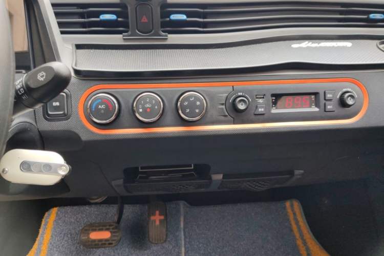 Used Wuling Hongguang MINIEV 2021 Macaron Premium Model – Lithium-NMC Audio And AC Panel
