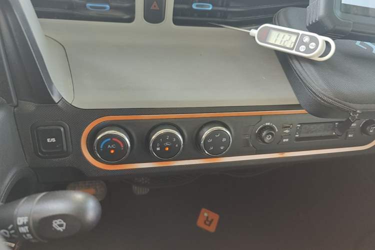 Used Wuling Hongguang MINIEV 2021 Macaron Premium Model – Lithium Iron Phosphate Audio And AC Panel