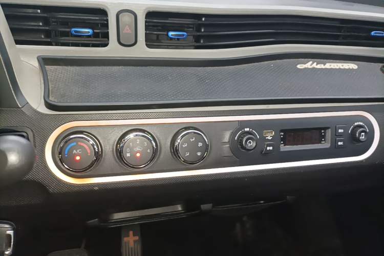 Used Wuling Hongguang MINIEV 2021 Macaron Premium Model – Lithium Iron Phosphate Audio And AC Panel