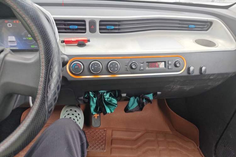 Used Wuling Hongguang MINIEV 2021 Macaron Premium Model – Lithium Iron Phosphate Audio And AC Panel