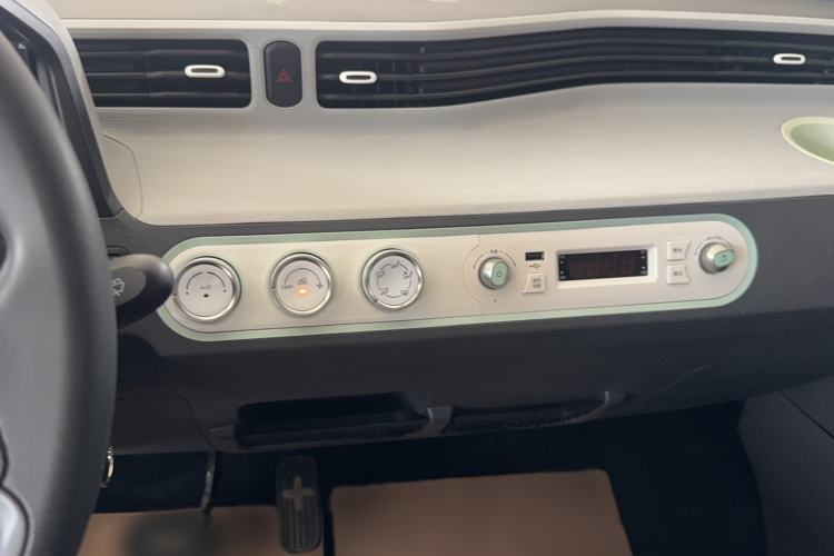Used Wuling Hongguang MINIEV 2021 Macaron Premium Model – Lithium Iron Phosphate Audio And AC Panel