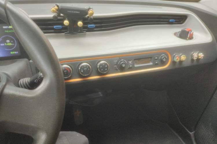 Used Wuling Hongguang MINIEV 2021 Macaron Premium Model – Lithium Iron Phosphate Audio And AC Panel