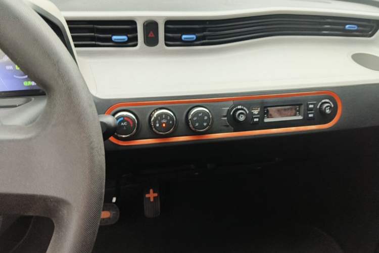 Used Wuling Hongguang MINIEV 2021 Macaron Fashion Edition Lithium-Ion Battery Audio And AC Panel