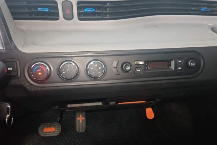 Used Wuling Hongguang MINIEV 2021 Macaron Fashion Model Lithium Iron Phosphate Audio And AC Panel