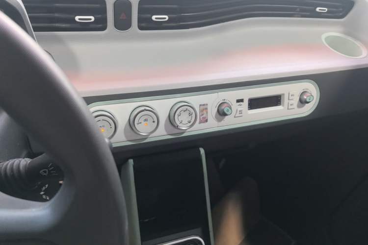 Used Wuling Hongguang MINIEV 2021 Macaron Premium Model – Lithium Iron Phosphate Audio And AC Panel