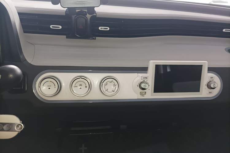 Used Wuling Hongguang MINIEV 2021 Macaron Premium Model – Lithium Iron Phosphate Audio And AC Panel