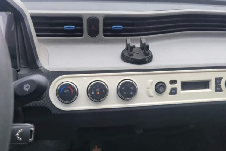 Used Wuling Hongguang MINIEV 2021 Macaron Fashion Model Lithium Iron Phosphate Audio And AC Panel