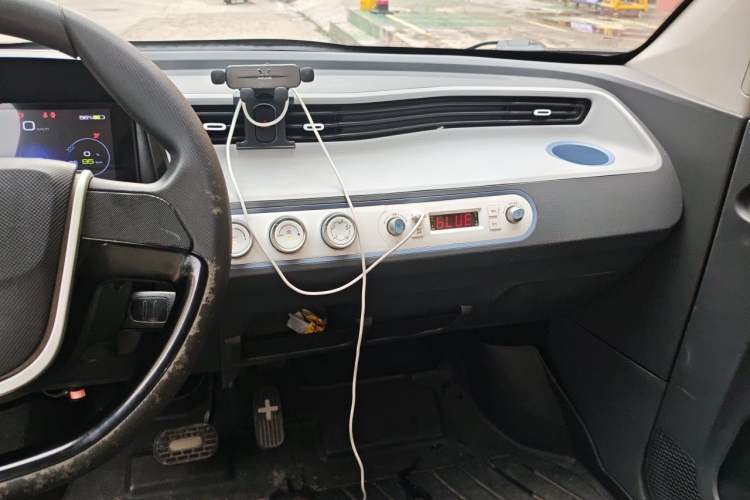Used Wuling Hongguang MINIEV 2021 Macaron Premium Model – Lithium Iron Phosphate Audio And AC Panel