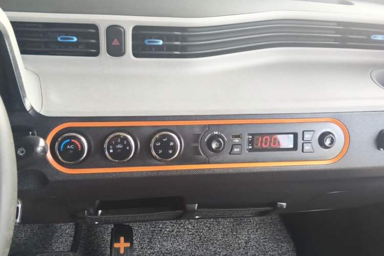 Used Wuling Hongguang MINIEV 2021 Macaron Premium Model – Lithium Iron Phosphate Audio And AC Panel