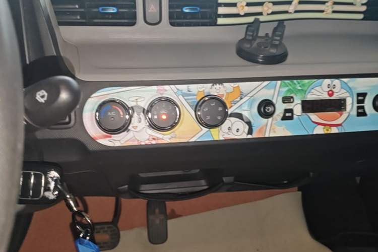 Used Wuling Hongguang MINIEV 2021 Macaron Premium Model – Lithium Iron Phosphate Audio And AC Panel