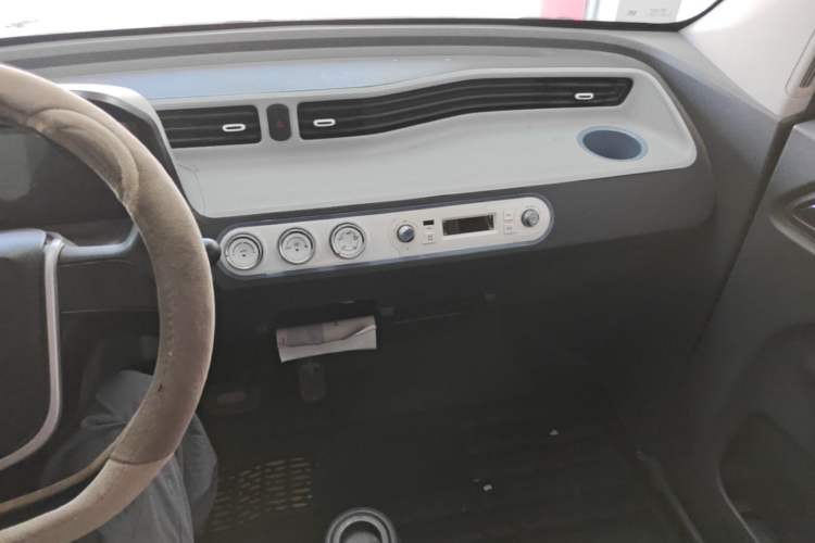 Used Wuling Hongguang MINIEV 2021 Macaron Fashion Model Lithium Iron Phosphate Audio And AC Panel