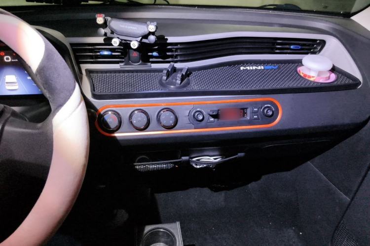 Used Wuling Hongguang MINIEV 2021 Macaron Premium Model – Lithium Iron Phosphate Audio And AC Panel