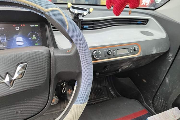 Used Wuling Hongguang MINIEV 2021 Macaron Premium Model – Lithium Iron Phosphate Audio And AC Panel