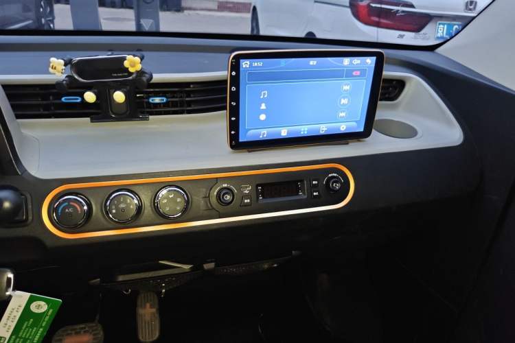 Used Wuling Hongguang MINIEV 2021 Macaron Sandwich Model 170 km Lithium Ternary Audio And AC Panel