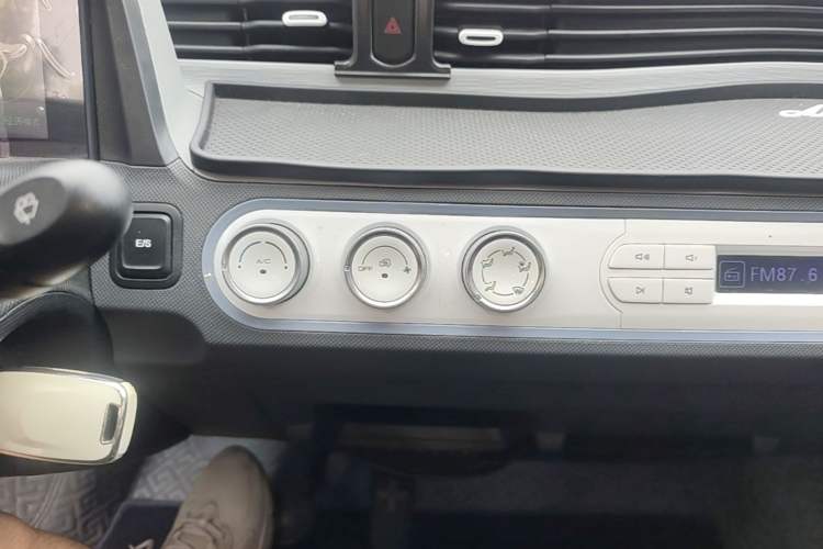Used Wuling Hongguang MINIEV 2021 Macaron Premium Model – Lithium Iron Phosphate Audio And AC Panel