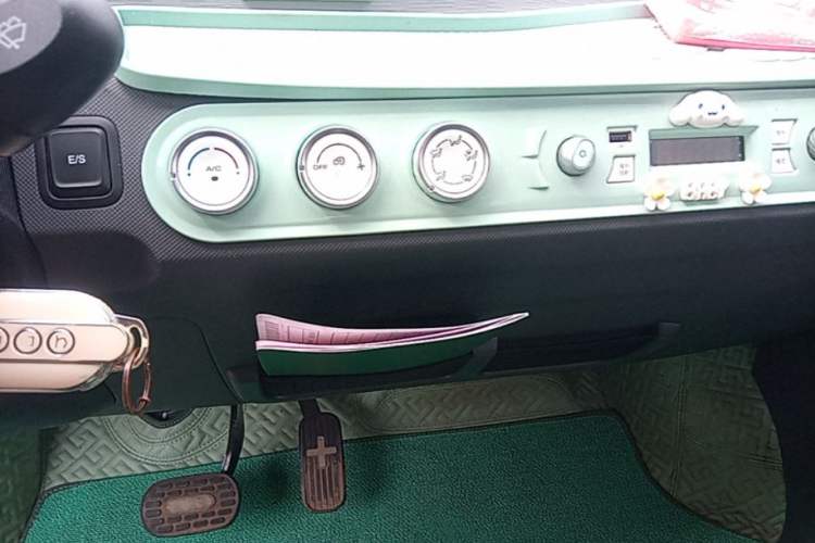 Used Wuling Hongguang MINIEV 2021 Macaron Premium Model – Lithium Iron Phosphate Audio And AC Panel