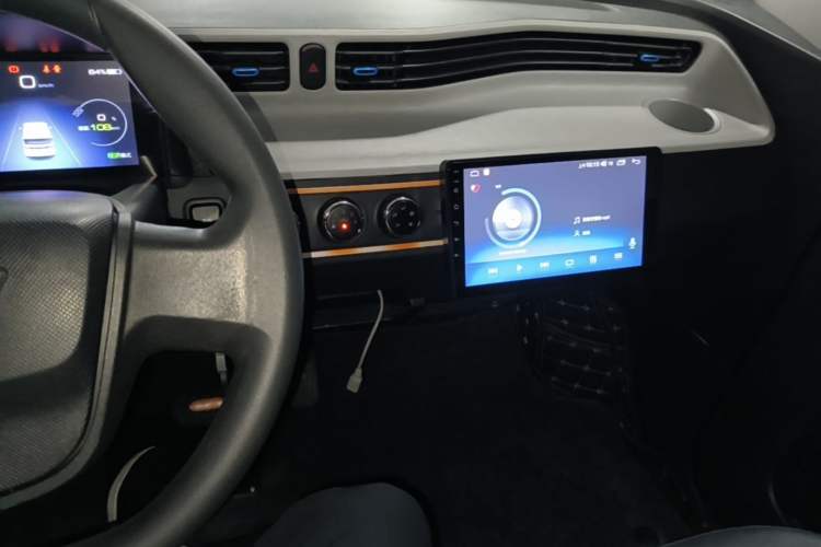 Used Wuling Hongguang MINIEV 2021 Macaron Premium Model – Lithium Iron Phosphate Audio And AC Panel