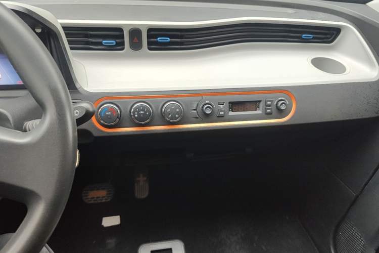 Used Wuling Hongguang MINIEV 2021 Macaron Fashion Model Lithium Iron Phosphate Audio And AC Panel