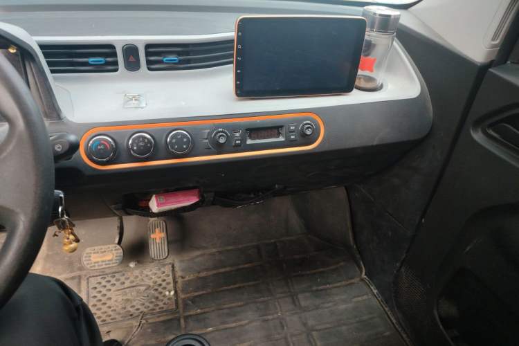 Used Wuling Hongguang MINIEV 2021 Macaron Premium Model – Lithium Iron Phosphate Audio And AC Panel