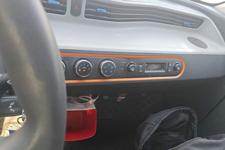 Used Wuling Hongguang MINIEV 2021 Macaron Fashion Model Lithium Iron Phosphate Audio And AC Panel