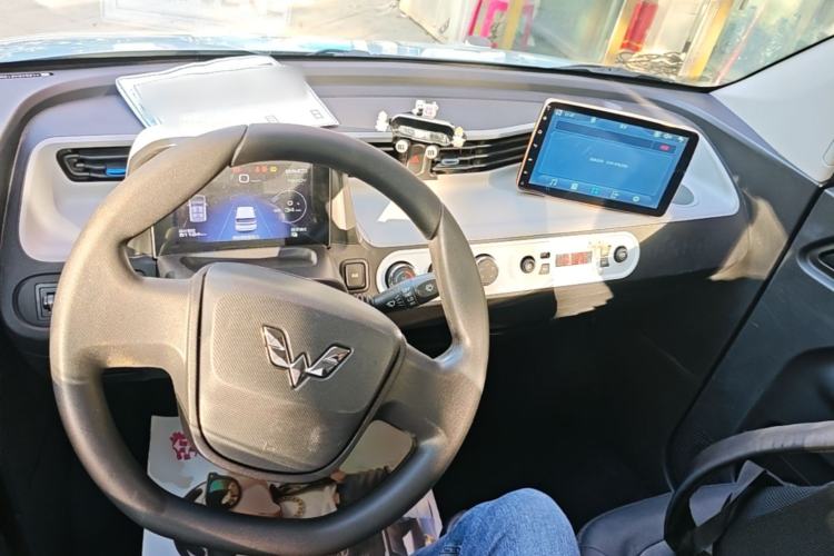 Used Wuling Hongguang MINIEV 2021 Macaron Premium Model – Lithium Iron Phosphate Center Console