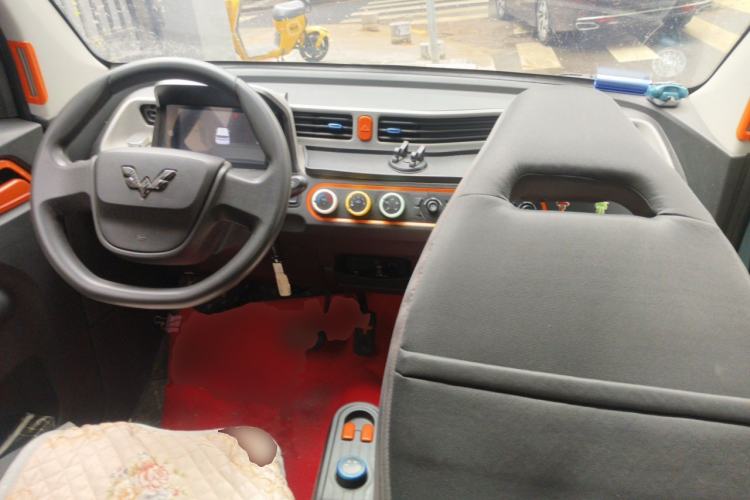Used Wuling Hongguang MINIEV 2021 Macaron Fashion Edition Lithium-Ion Battery Center Console