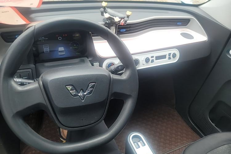 Used Wuling Hongguang MINIEV 2021 Macaron Premium Model – Lithium Iron Phosphate Center Console
