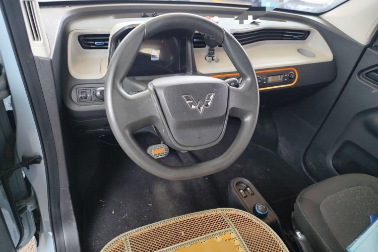 Used Wuling Hongguang MINIEV 2021 Macaron Fashion Model Lithium Iron Phosphate Center Console