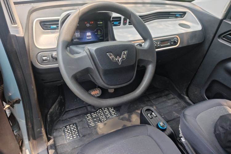 Used Wuling Hongguang MINIEV 2021 Macaron Fashion Model Lithium Iron Phosphate Center Console